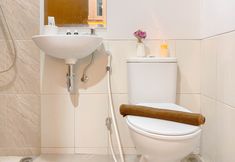 In-room Bathroom 6 Studio Apartment at Transpark Juanda Bekasi Timur By Travelio