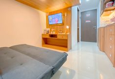 Common Space 3 Studio Apartment at Transpark Juanda Bekasi Timur By Travelio