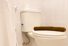 客室内バスルーム 7 Spacious and Good 1BR Tokyo Riverside PIK 2 Apartment By Travelio