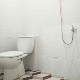 Bathroom 1 Little House Banjarmasin, Hotel Sekolah Dasar Negeri Sungai Miai 5