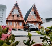 Exterior 4 Flamingo cabin house dieng