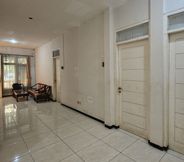 Others 4 Hasana Guest House Syariah near Royal Plaza RedPartner