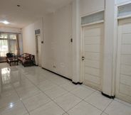 Others 7 Hasana Guest House Syariah near Royal Plaza RedPartner