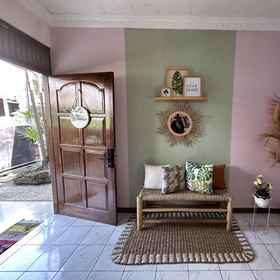 Lobby 1 ミンギランハウス ホームステイ ジョグジャ, Sekolah Luar Biasa/A Yaketunis ホテル