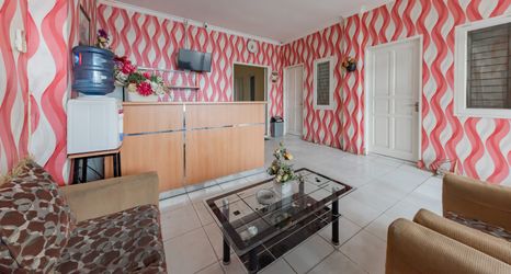 Lobby 2 RedDoorz @ HSP Guest House Samarinda