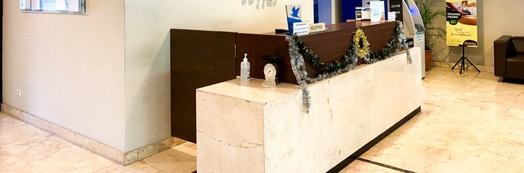 Lobi Modern Look Studio at Azalea Suites Apartment By Travelio