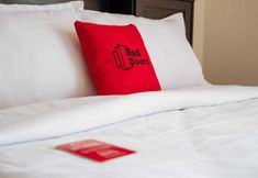 Sảnh chờ 2 RedDoorz near Karawang Central Plaza