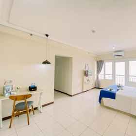 Bedroom 1 Pleasant and Warm Studio (No Kitchen) at Grand Palace Kemayoran Apartment near JIEXPO By Travelio, PT. Surgika Alkesindo Hotels