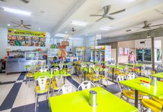 Restaurant 6 New Resort Feel Three Bedrooms (15 Pax) Homestay @ Seri Kembangan by Fei Hong