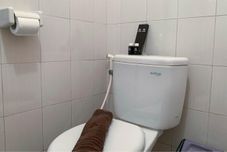 客房内浴室 Cozy and Nice Studio at Signature Park Grande Apartment By Travelio