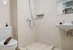 In-room Bathroom 6 Comfy and Well Furnished Studio at Springlake Summarecon Bekasi Apartment By Travelio