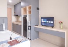 Bilik Tidur 3 Comfort Stay and Good Studio Apartment at B Residence By Travelio