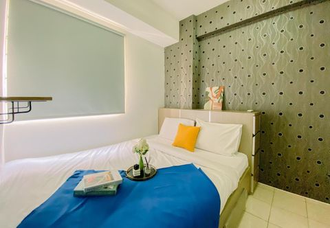 Bedroom Homey and Comfortable 2BR Green Pramuka City Apartment By Travelio