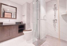 客房浴室 6 Restful and Good Deal 1BR at Branz BSD City Apartment By Travelio