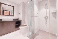 客房浴室 Restful and Good Deal 1BR at Branz BSD City Apartment By Travelio