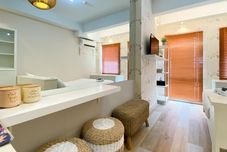 Lobby Nice and Comfort Studio Patraland Urbano Apartment By Travelio