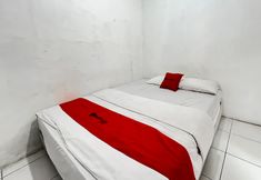 寝室 2 RedDoorz @ Penginapan Bunda Pelabuhanratu