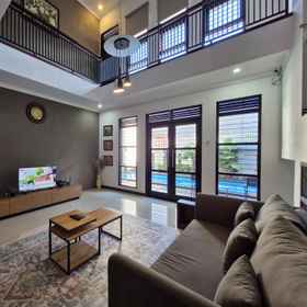 Others 1 High Livin Villa Setrasari, Khách sạn Polsek Cisarua