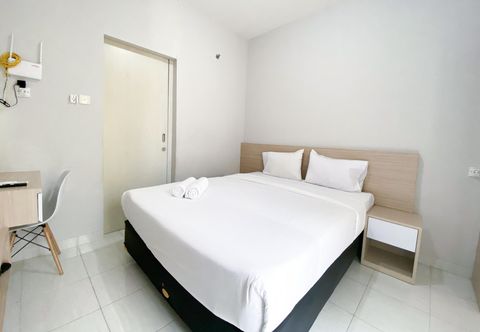 Bedroom Cozy and Minimalistic Studio Amartha View Apartment By Travelio