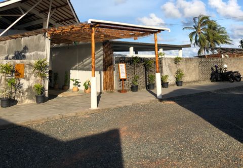 Exterior Sadi Beach House