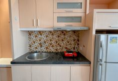 公共空間 5 Comfy and Serene Studio at Puri Mas Apartment By Travelio