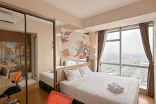 寝室 Best Location and Comfortable Living Studio at Grand Sungkono Lagoon Apartment By Travelio