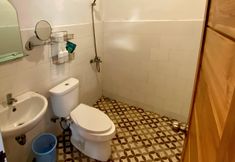 ห้องน้ำภายในห้อง 3 Villa Sawah Prambanan