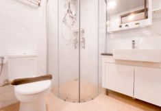In-room Bathroom 2 Spacious and Elegant 3BR at Sky House BSD Apartment By Travelio