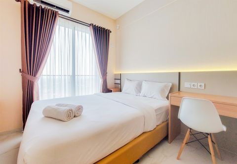 臥室 Comfy and Well Design Studio Sky House BSD Apartment By Travelio