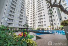 泳池 Tranquil Abode 1BR at Parahyangan Residence Apartment By Travelio