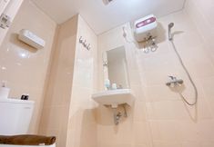 客房内浴室 5 Trendy Space 1BR at Parahyangan Residence Apartment By Travelio