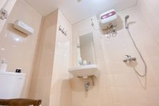 客房内浴室 Trendy Space 1BR at Parahyangan Residence Apartment By Travelio