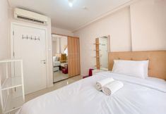 卧室 3 Trendy Space 1BR at Parahyangan Residence Apartment By Travelio