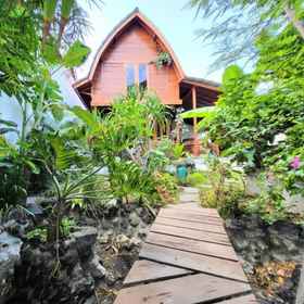 Exterior / Building 1 2BR Abelle Garden Lumbung House, โรงแรม & ที่พัก Bocami Suites By Azure