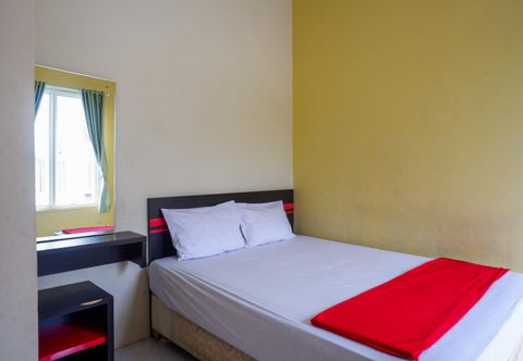 Bedroom Rama Shinta Homestay near Gembira Loka Zoo RedPartner