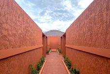 外部的 Anom Villa