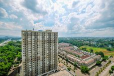 Bangunan Comfortable and Nice 2BR at Podomoro Golf View Apartment By Travelio