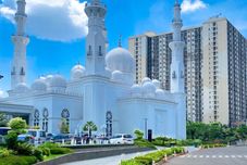 Exterior Homey and Tranquil Studio at Podomoro Golf View Apartment By Travelio