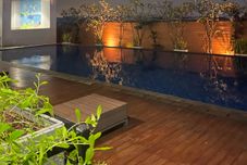 スイミングプール Tamansari Mahogany Apartement By Cozy