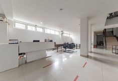 Lobby 2 RedDoorz @ Pelajar Pejuang 3