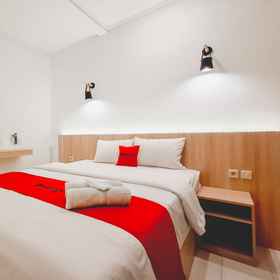 Bedroom1RedDoorz @ Grand Mirza near Pasar Grosir Batik Setono Pekalongan,北加浪岸纪念碑飯店