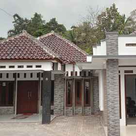 Exterior / Building 1 Tiara Homestay, Josaphat Sudarso Catholic Private Mid-School, Cigugur Hotels