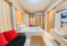 寝室 2 Comfy Studio Candiland Semarang Apartment By Travelio