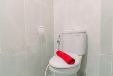 In-room Bathroom Nice and Fancy Studio at Apartment Serpong Garden By Travelio