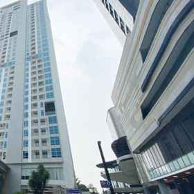 Exterior / Building 7 Strategic and Comfortable Stay 1BR at Grand Sungkono Lagoon Apartment By Travelio, Dukuh Pakis Apartments