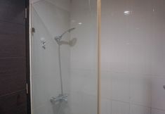 객실 내 욕실 7 Comfortable Studio at Apartment Tamansari Semanggi By Travelio