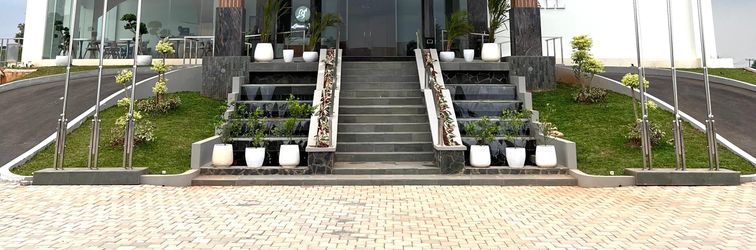 外観 Lakeside Tell Cikarang