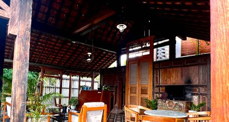 Lobby 2 Paddy View by Zzz