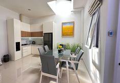 Others 5 MOSES HOME ICE BSD 