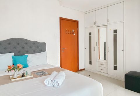 Kamar Tidur Restful and Good Deal 1BR at Apartment Thamrin Residence By Travelio
